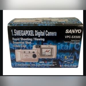 Vintage Sanyo VPC-SX500 digital camera with original packaging.
